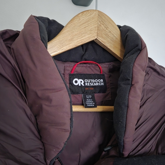 Outdoor Research Women's Burgundy Puffer Jacket Coze Down Coat Small - Picture 3 of 3